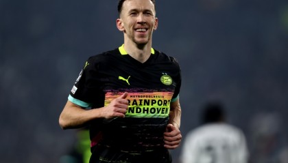 记者：国米评估考量邓弗里斯的战术作用 佩里西奇仍在引援名单中